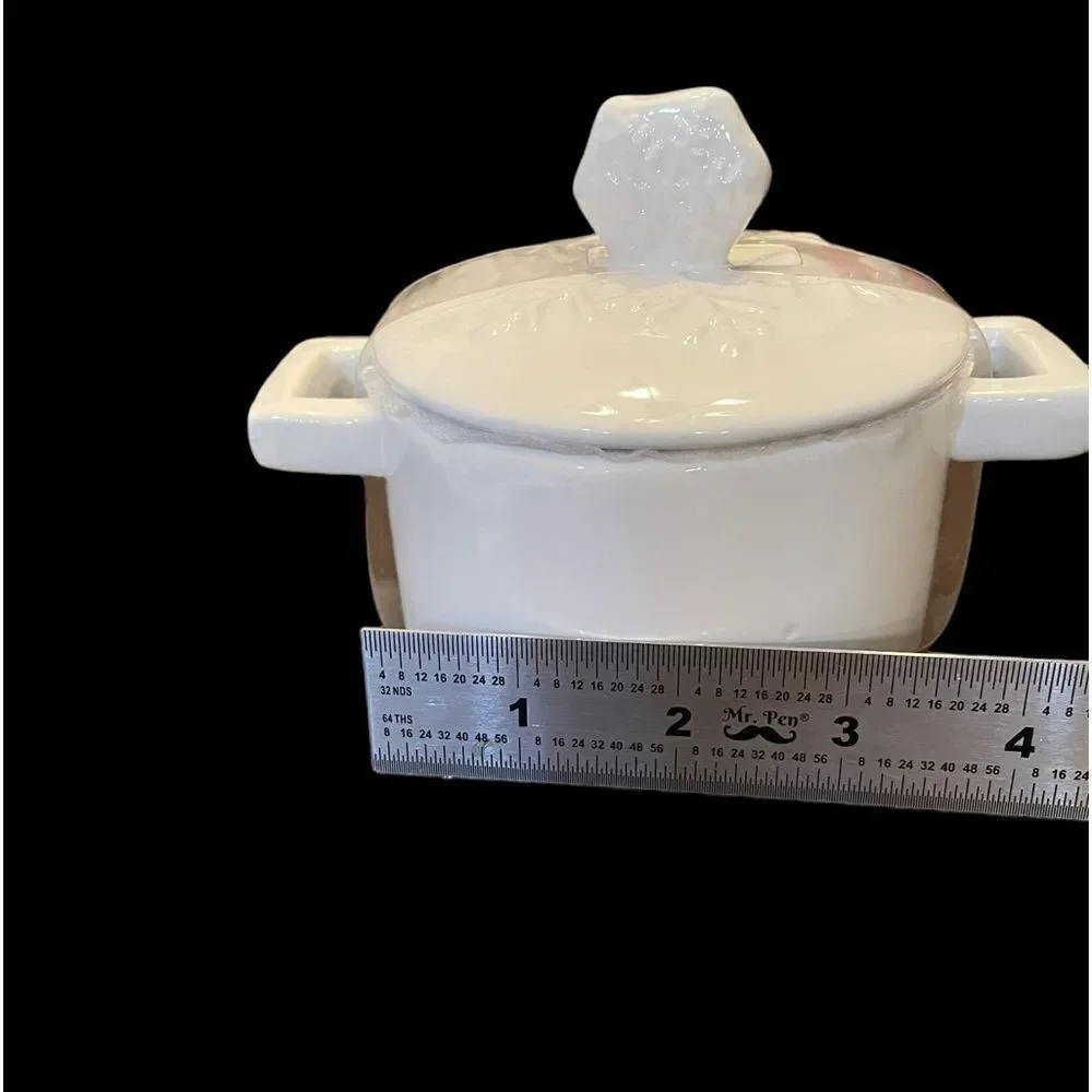 WHITE COVERED SNOWFLAKE CONTAINER‎